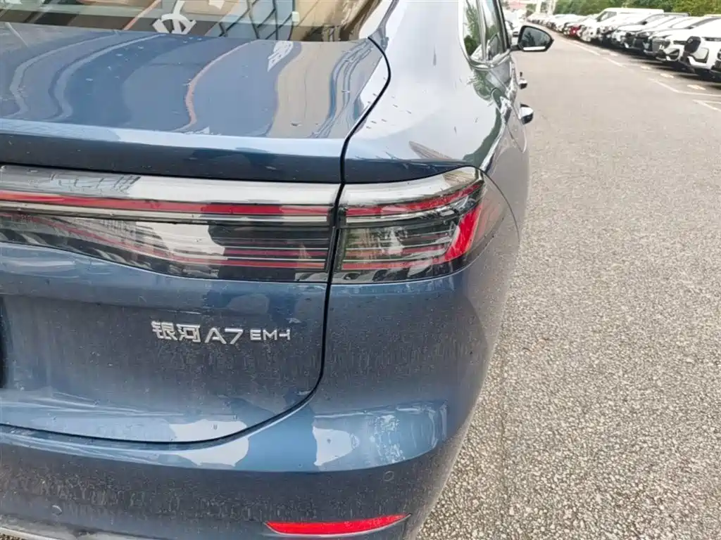 Geely Galaxy Galaxy A7 2025 EM-i фото 8
