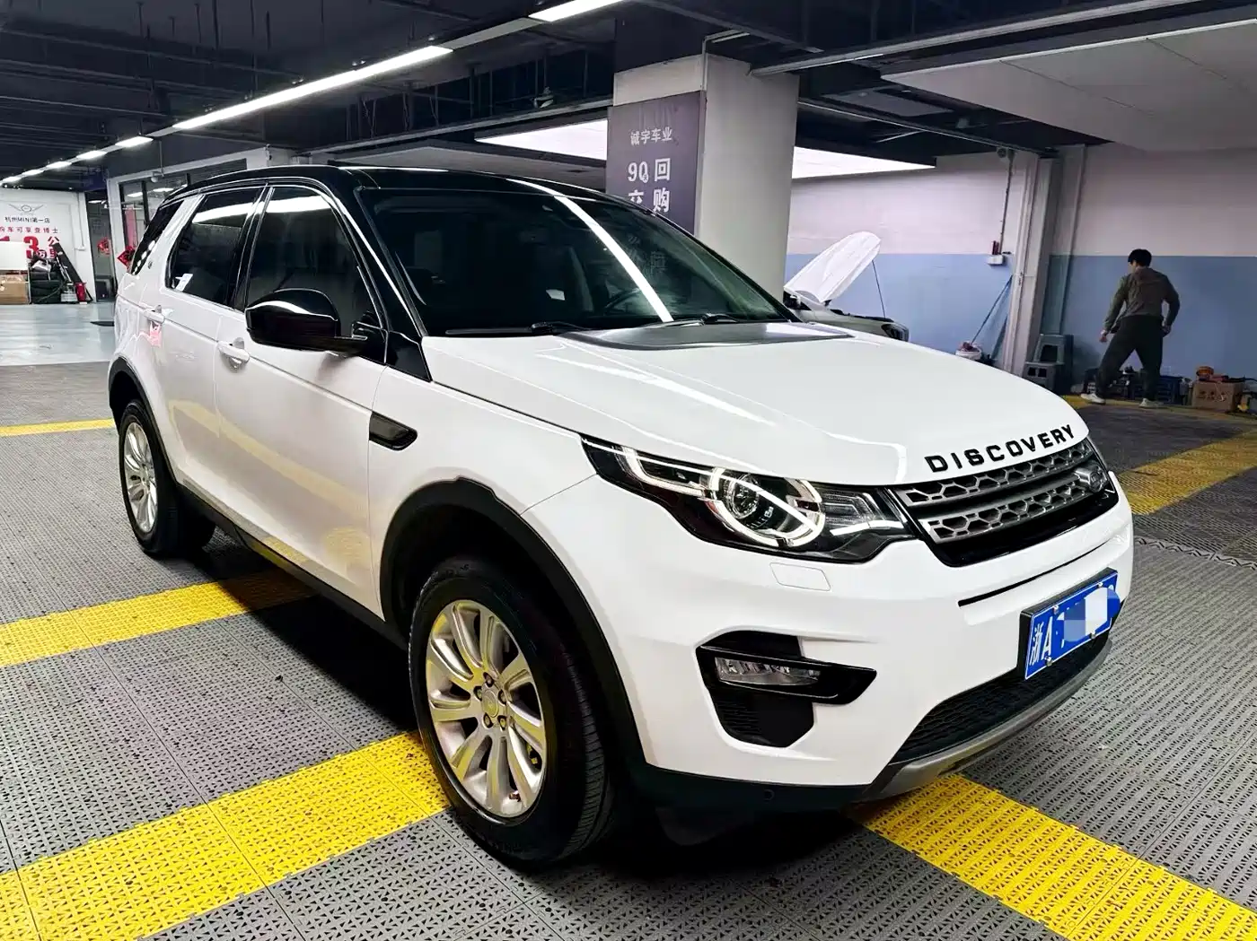 Land Rover Discovery Sport 2017 2.0T SE фото 2