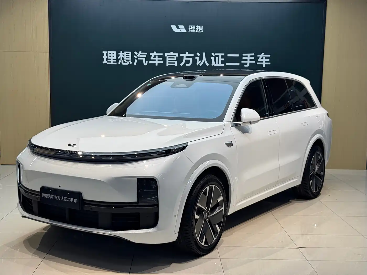 Li Auto L8 2025