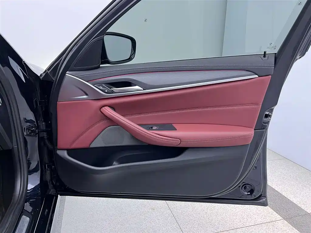 BMW 5 Series New Energy 2022 Facelift II 535Le Pioneer Edition M Sport Package фото 26