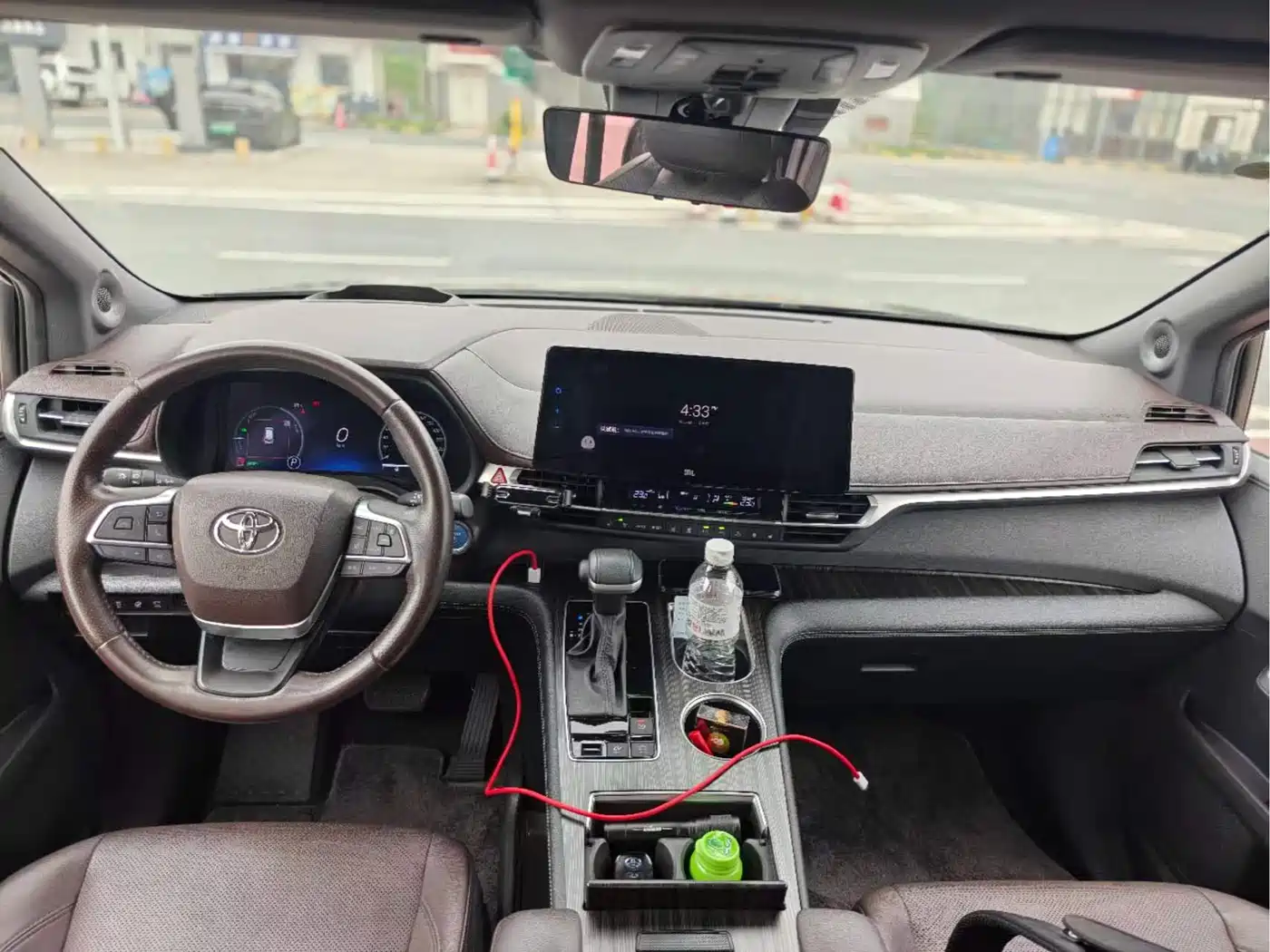 Toyota Sienna 2021 2.5L Hybrid Platinum Edition фото 8