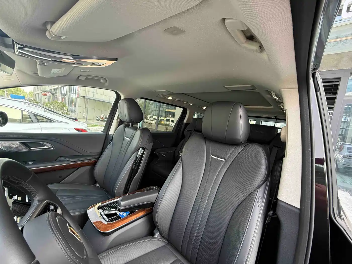 Hongqi HQ9 PHEV 2024 Model 2.0T AWD Luxury Edition фото 24
