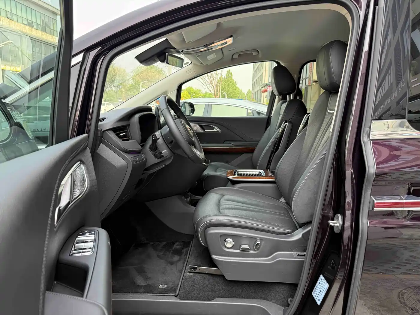 Hongqi HQ9 PHEV 2024 Model 2.0T AWD Luxury Edition фото 7
