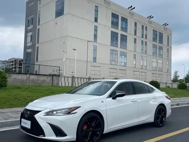 Lexus ES 2022