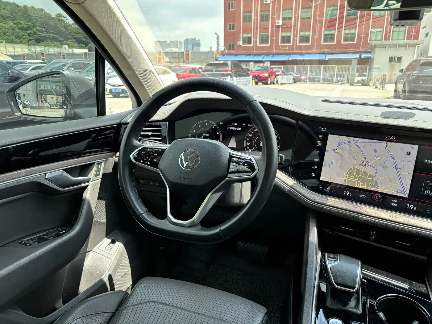 Volkswagen Touareg 2020 2.0TSI Rui Shang Edition China VI фото 8