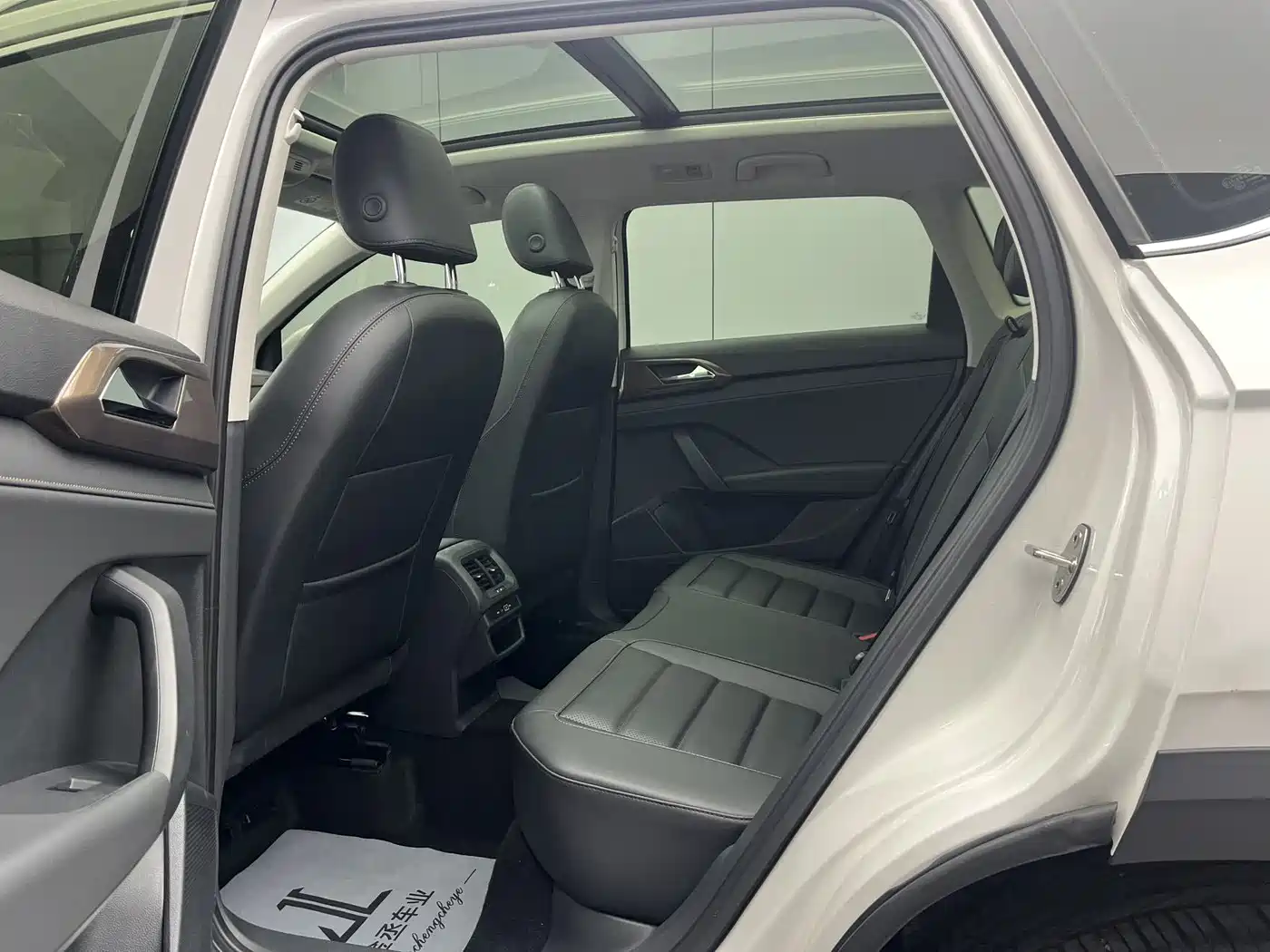 Volkswagen Tharu 2022 280TSI FWD Luxury Edition фото 8