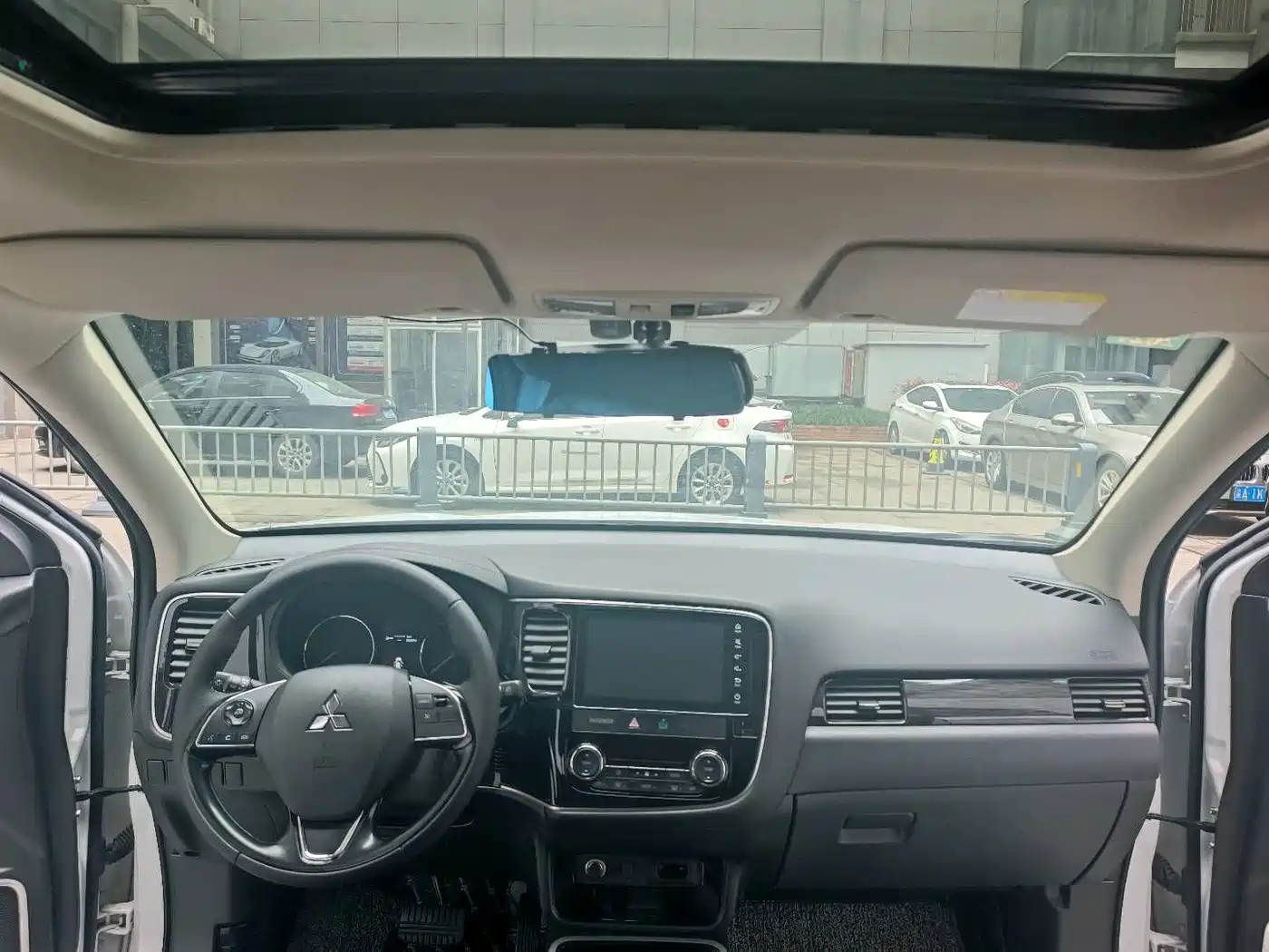 Mitsubishi Outlander 2019 2.0L 2WD Enjoy 5-Seater China VI фото 13