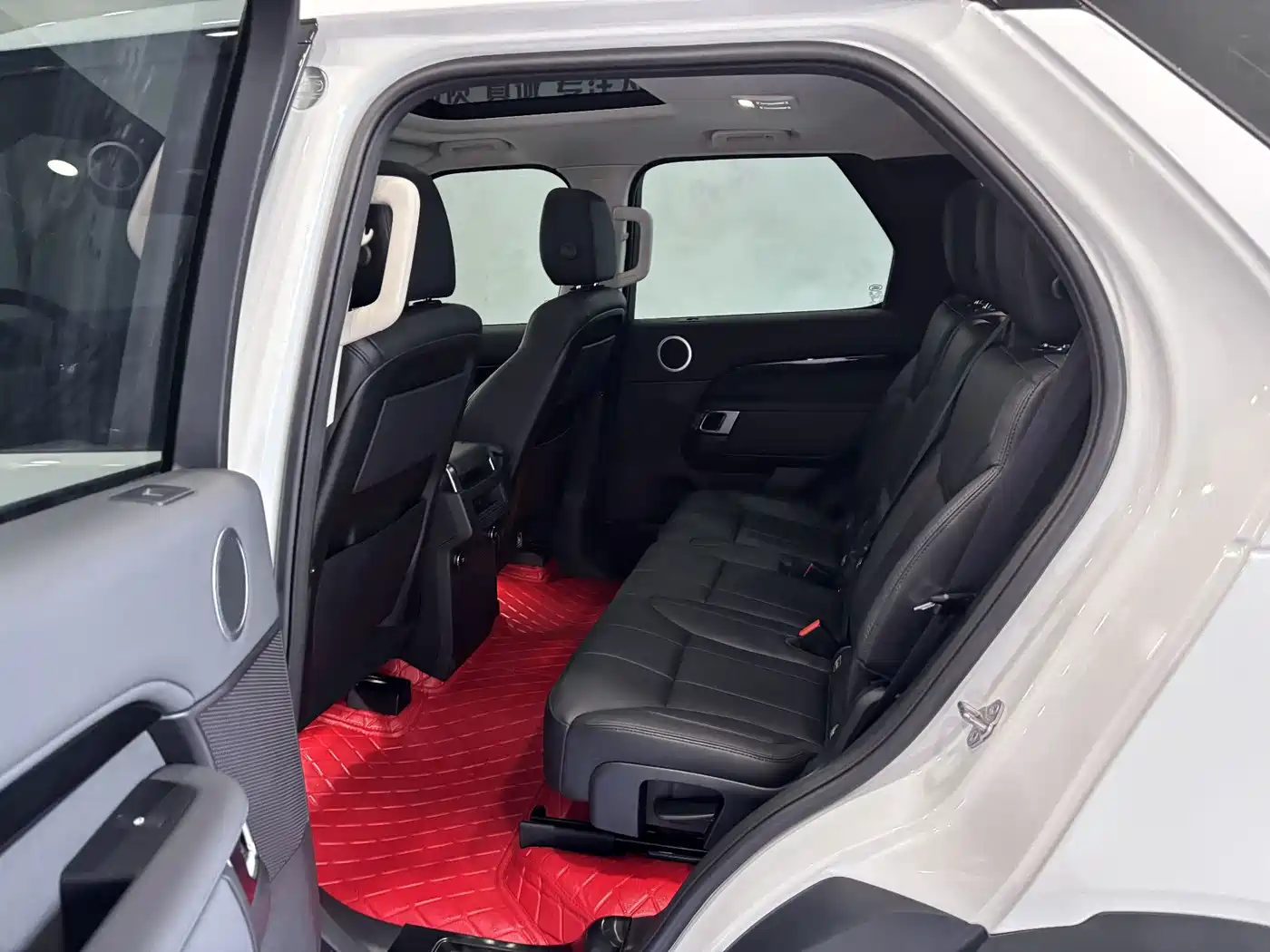 Land Rover Discovery 2017 3.0 SC V6 SE фото 20
