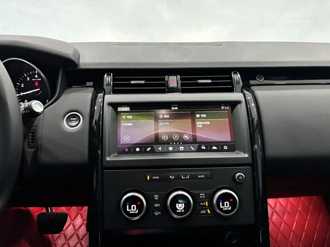 Land Rover Discovery 2017 3.0 SC V6 SE фото 16