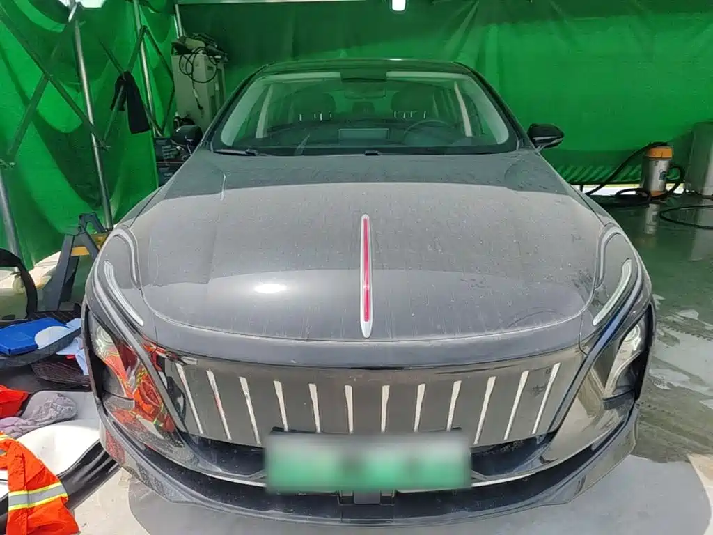 Hongqi E-QM5 2021 Charging Flag Joy Edition фото 3