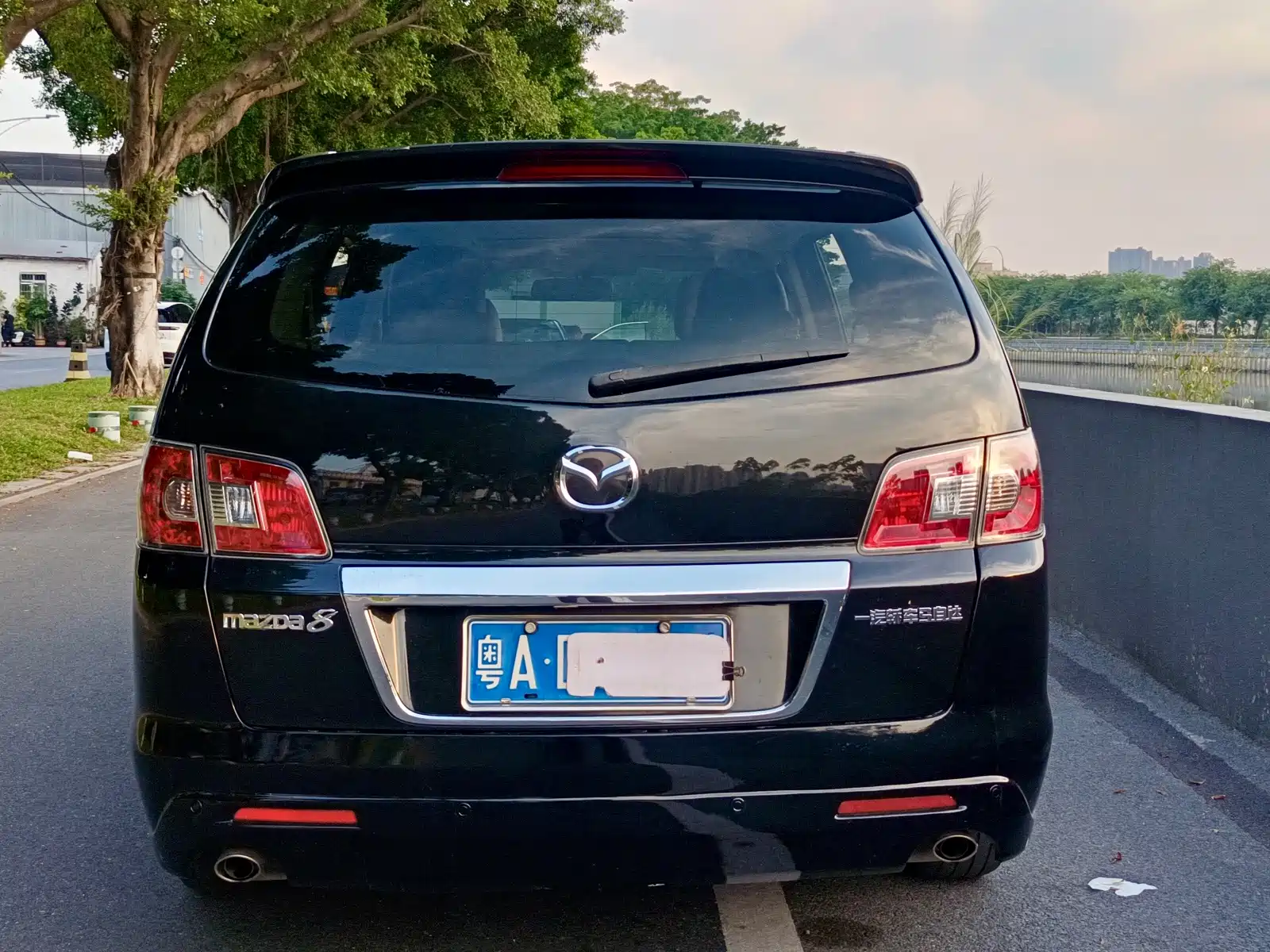 Фото 3 - Mazda 8