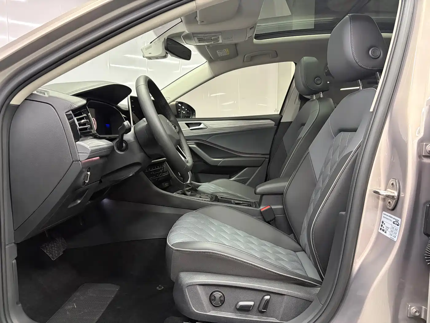 Volkswagen Sagitar 2023 280TSI DSG Excellence Plus Edition фото 4