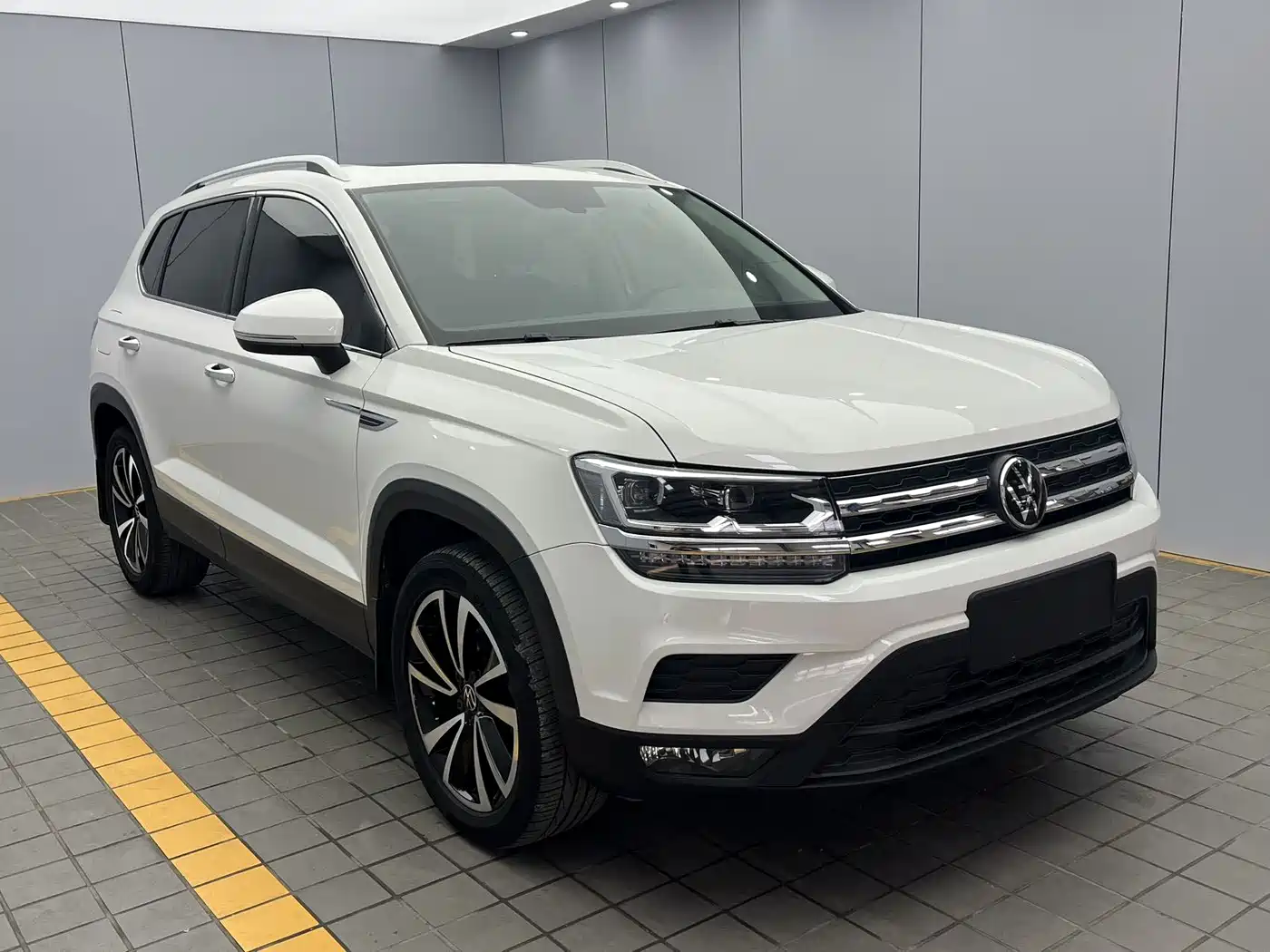 Volkswagen Tharu 2022 280TSI FWD Luxury Edition фото 3