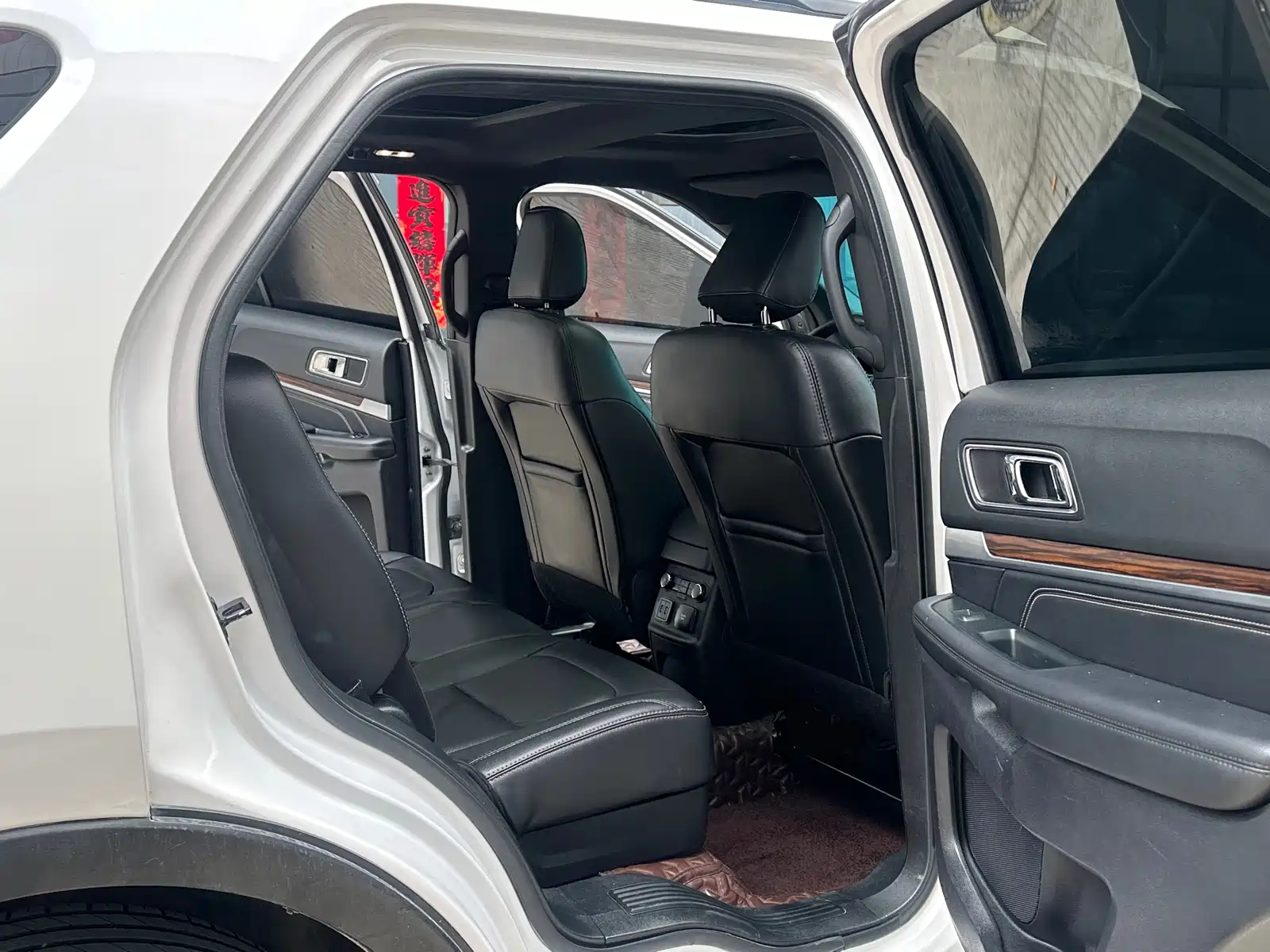Фото 15 - Ford Explorer (Import)