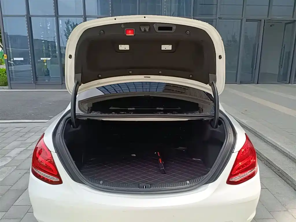 Mercedes-Benz C-Class 2017 C 180 L фото 18