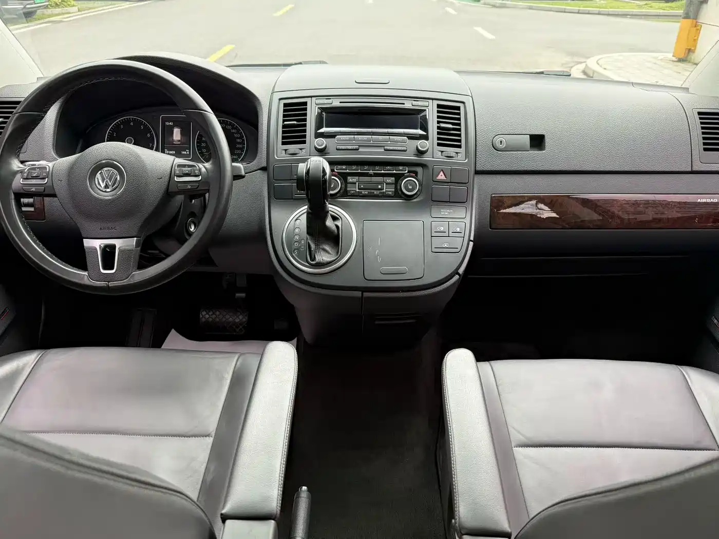 Volkswagen Multivan 2012 2.0TSI 2WD Luxury Edition фото 8