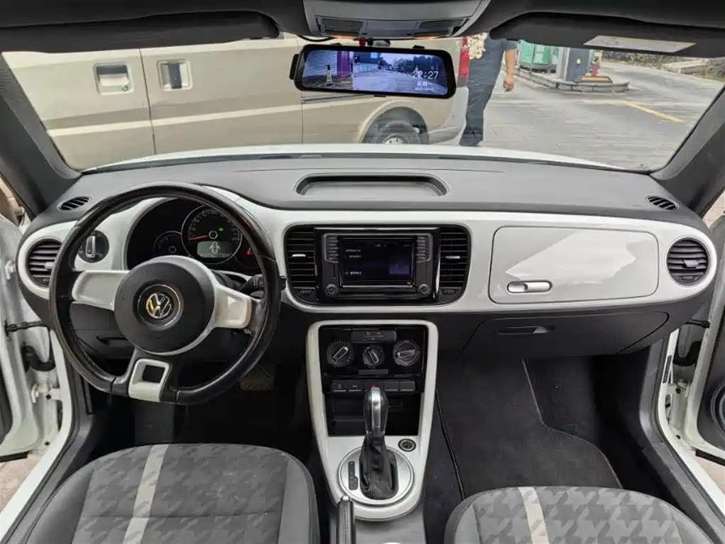 Volkswagen Beetle 2017 180TSI Style фото 8