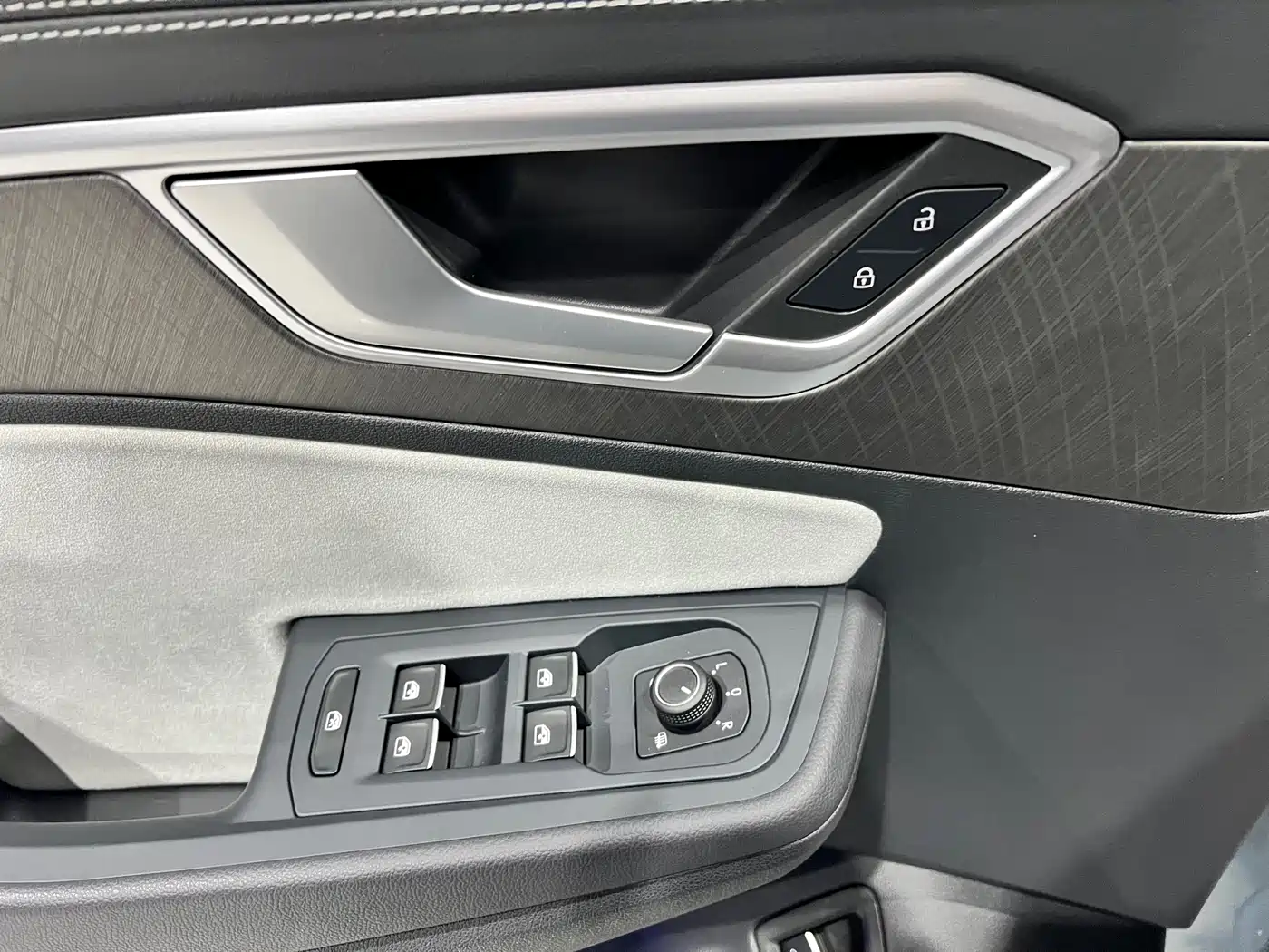 Volkswagen Talagon 2025 450TSI R-Line 6-Seater фото 17