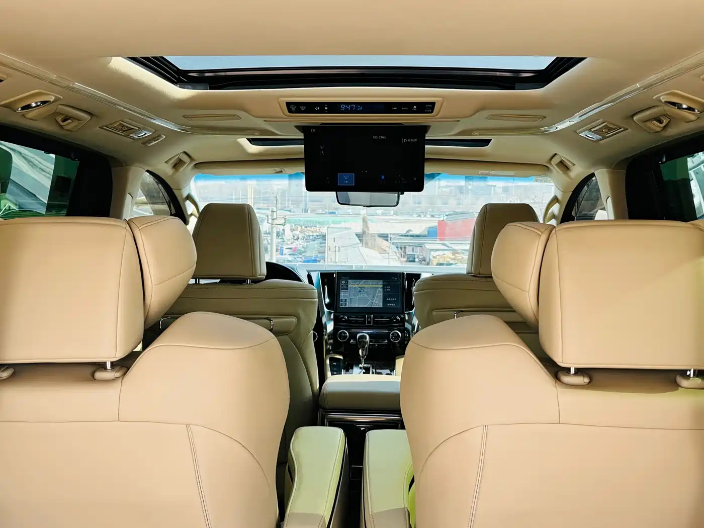 Toyota Vellfire 2020 Hybrid 2.5L Black Gold Limited Edition фото 38