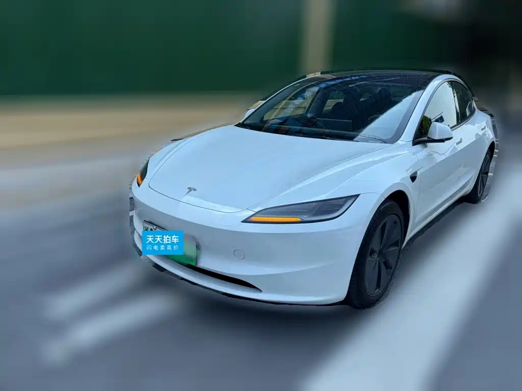Фото 1 - Tesla Model 3
