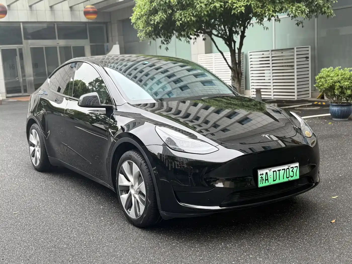 TESLA MODEL Y