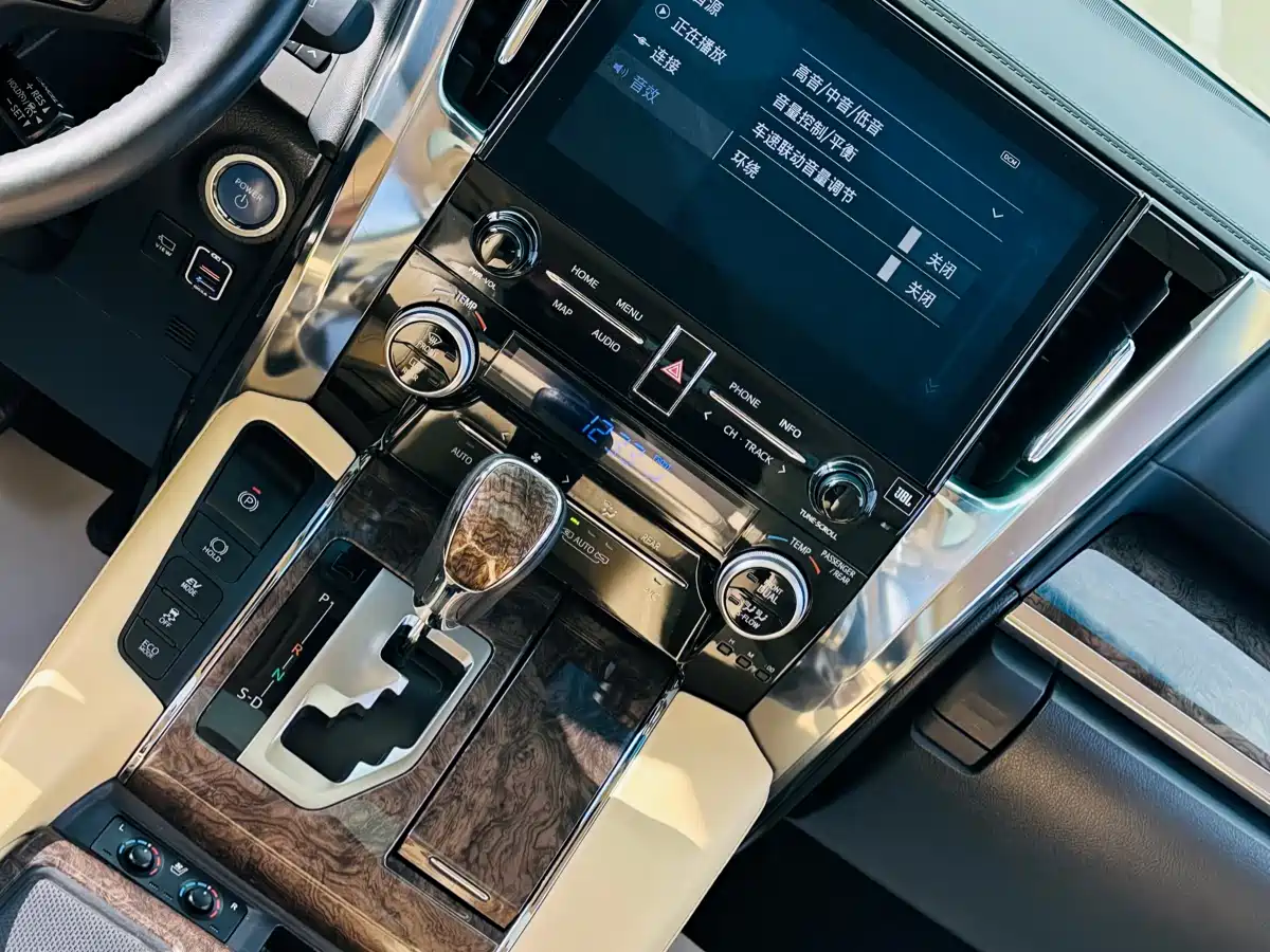 Toyota Alphard 2021 Hybrid 2.5L Premium фото 30