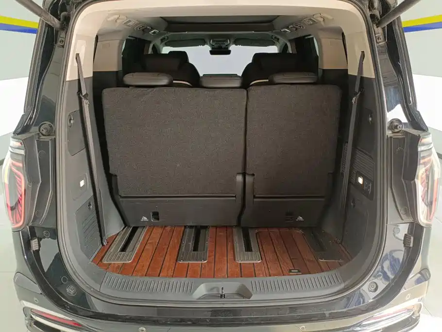 Hongqi HQ9 2023 2023 2.0T Smart Connect Flag Smooth Edition