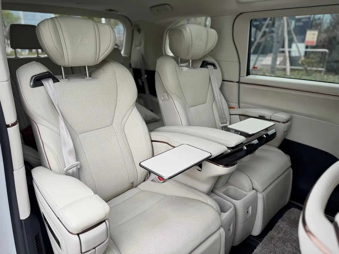 Lexus LM 2023 350h 7-Seater Elegance Edition фото 23