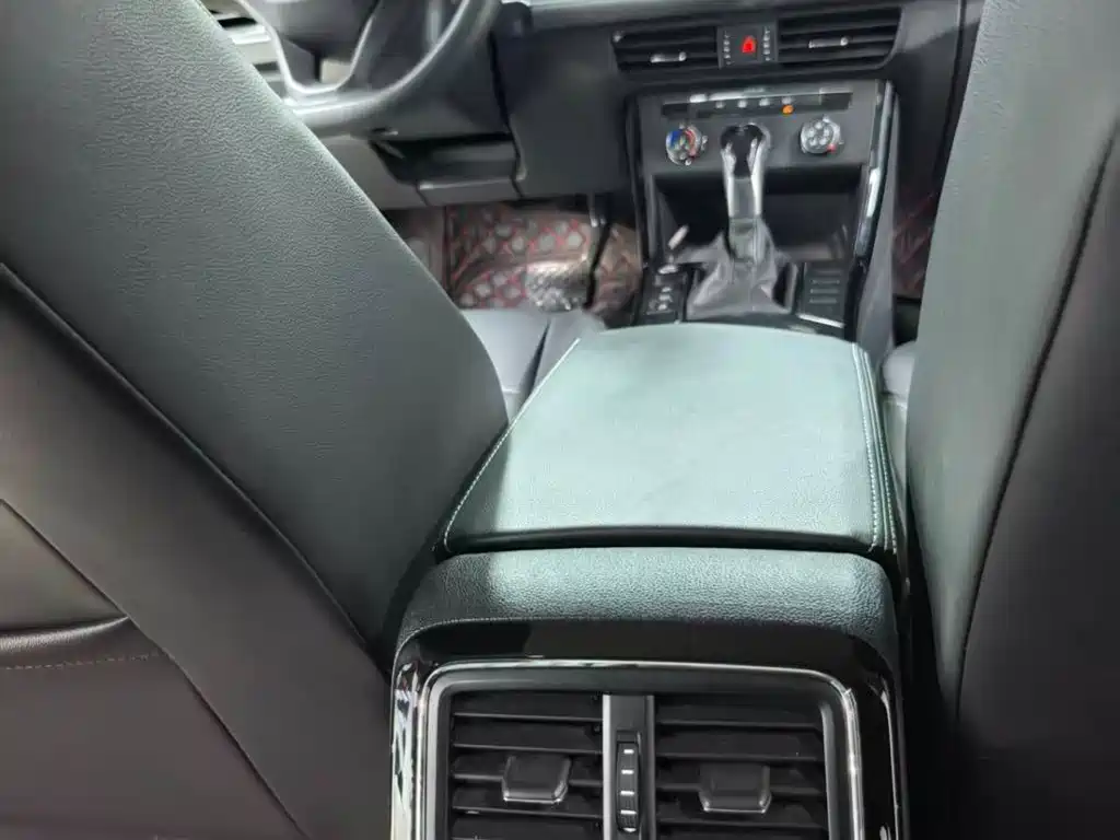Volkswagen Passat 2023 280TSI Business Edition фото 8