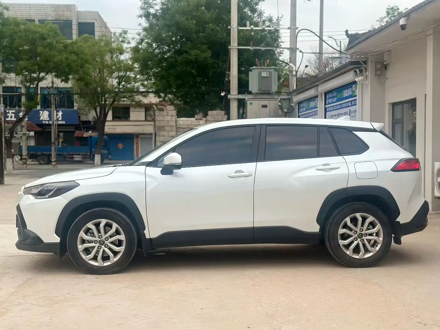 Toyota Frontlander 2023 2.0L CVT Leading Edition фото 4