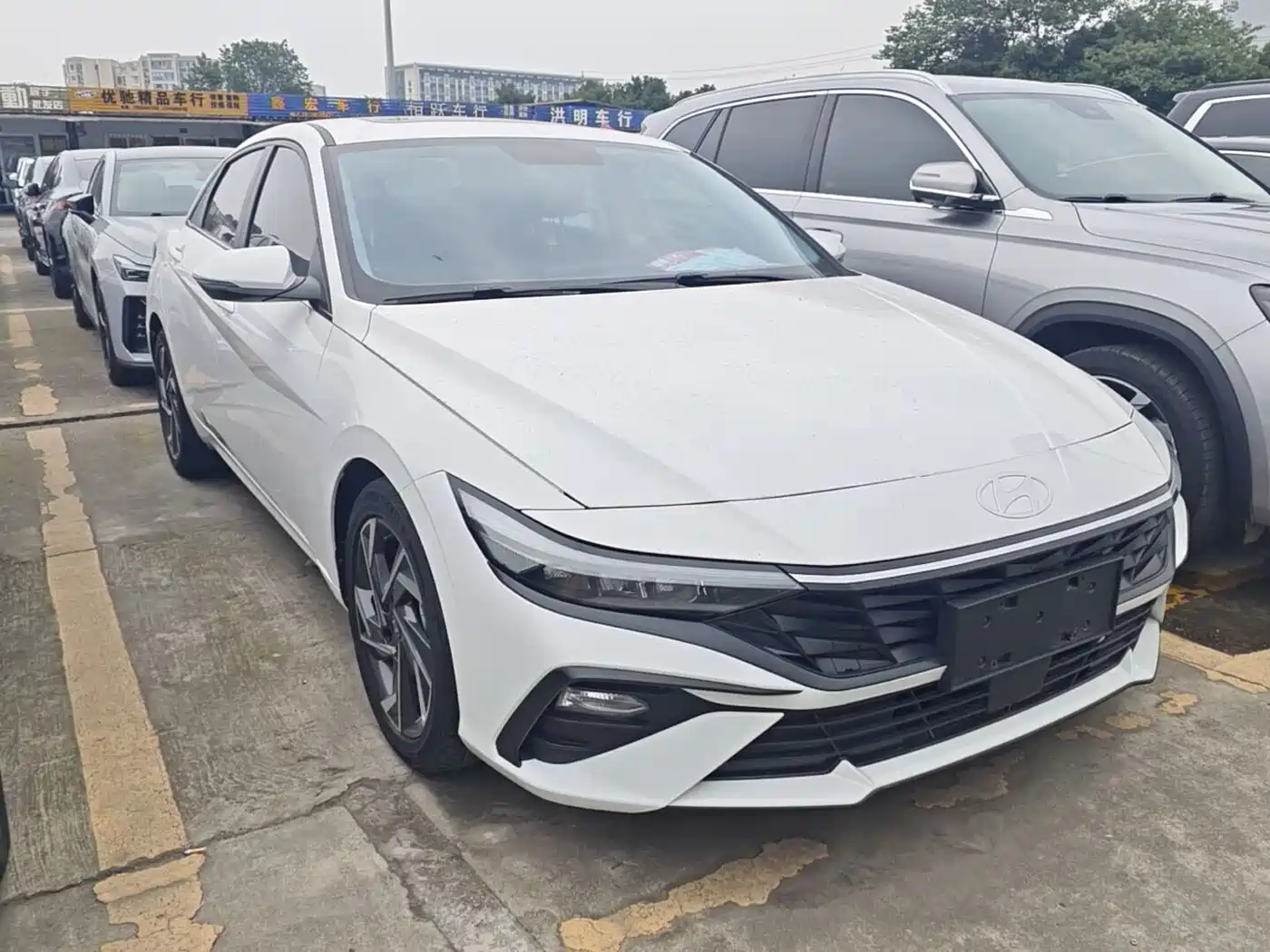 Hyundai Elantra 2023 1.5L CVT GLS Premium фото 3