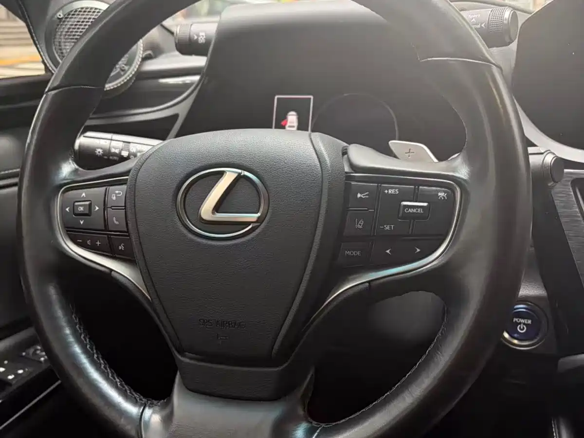 Lexus ES 2021 300h Luxury Edition фото 8