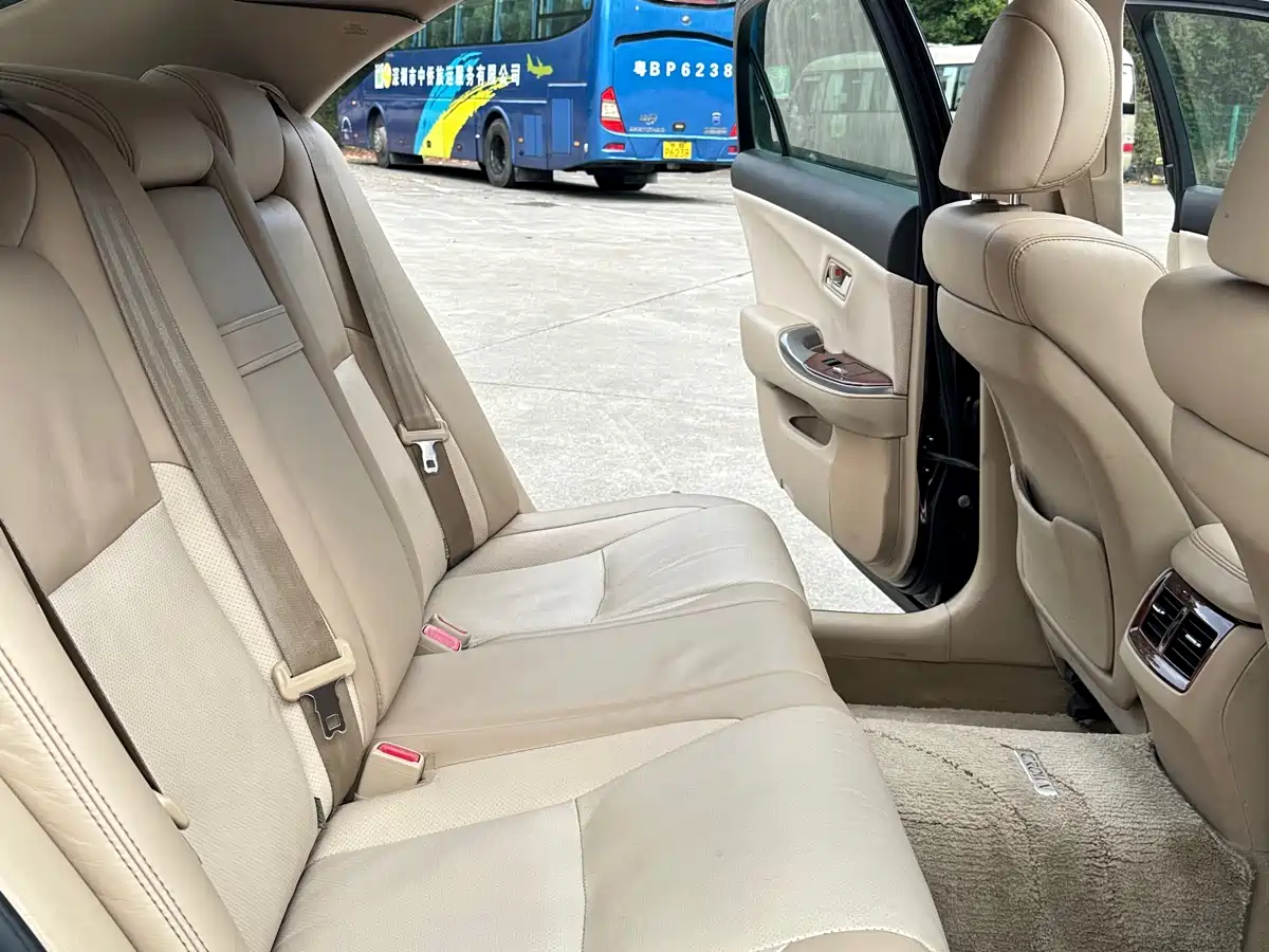 Toyota Crown 2012 2.5L Royal Leather Edition фото 12