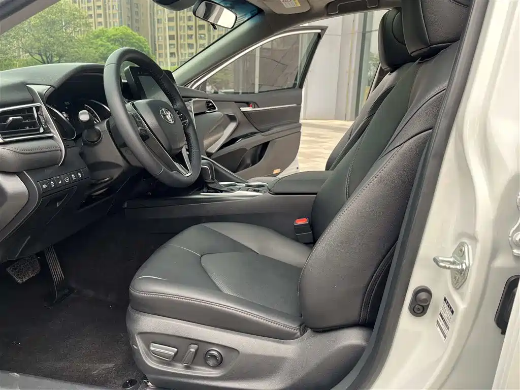 Toyota Camry 2023 2.0G Luxury Edition фото 11
