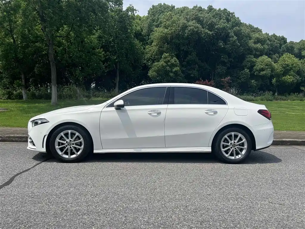 Mercedes-Benz A-Class 2020 A 200 L Sport Sedan фото 7