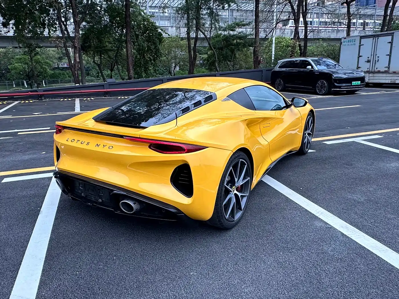 Lotus Cars EMIRA 2021 2.0T DCT First Edition фото 9