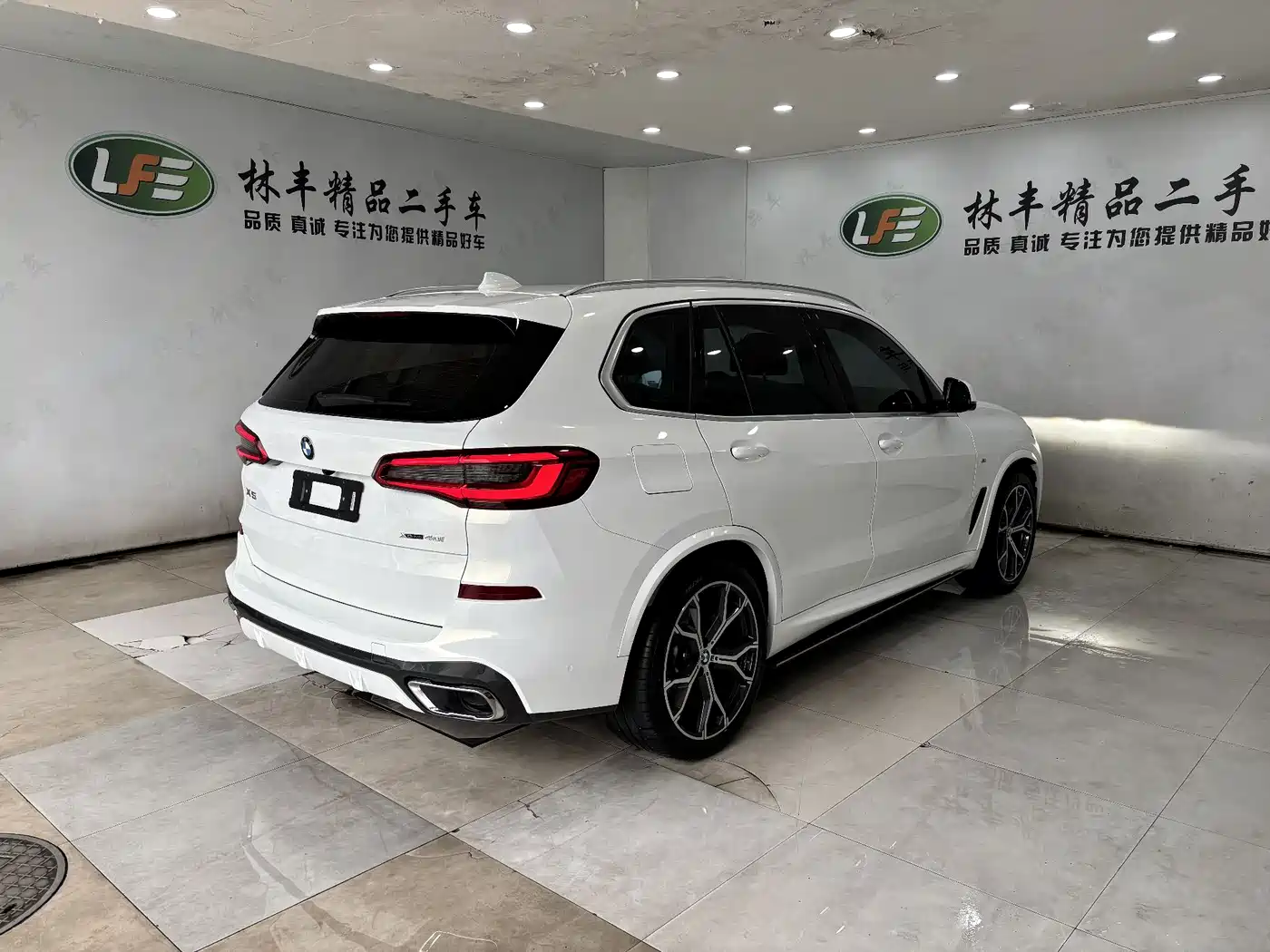 BMW X5 (Import) 2019 xDrive40i Exclusive M Sport Package фото 8