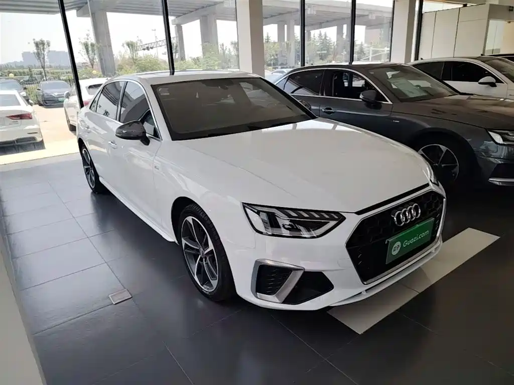 Фото 4 - Audi A4L