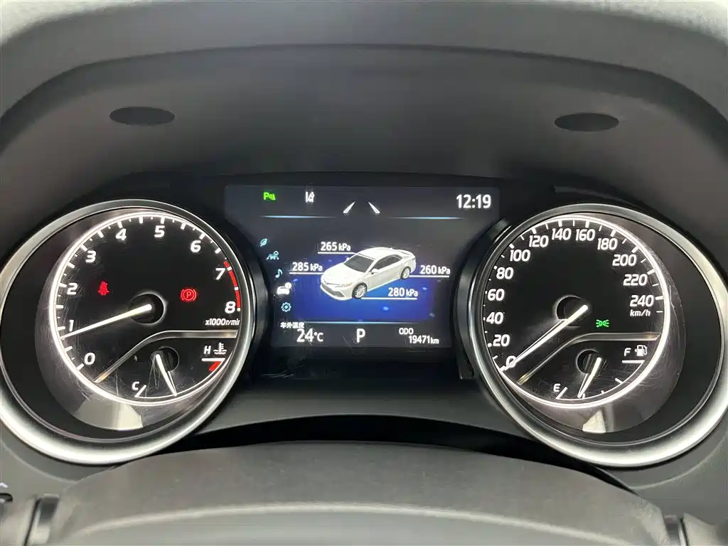 Toyota Camry 2023 2.0G Luxury Edition фото 18