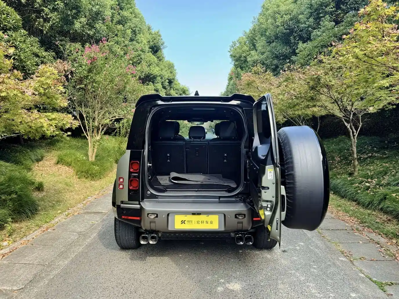 Land Rover Defender 2023 Facelift 90 2.0T P300 X-DYNAMIC HSE фото 6