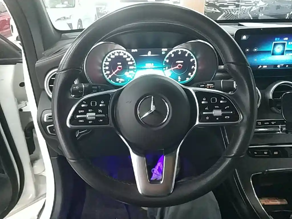 Photo 11 - Mercedes-Benz GLC
