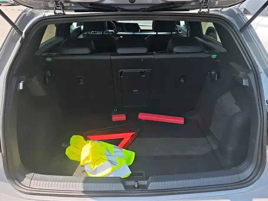 Volkswagen Golf 2023 Facelift 280TSI DSG R-Line фото 4