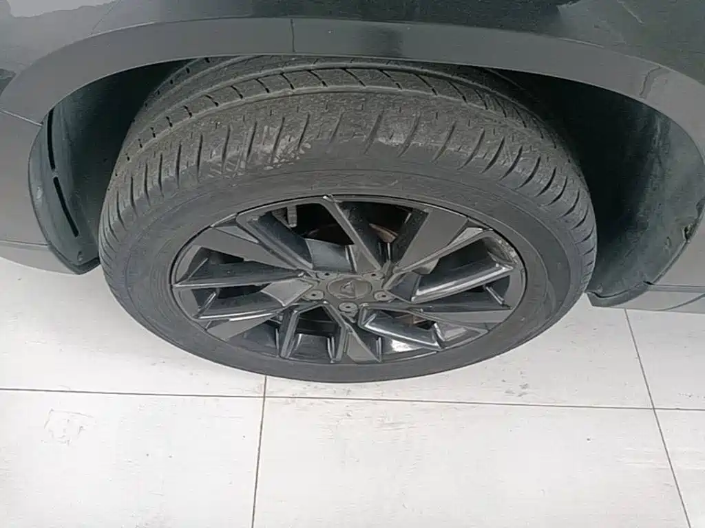 Photo 23 - Jetta VS5