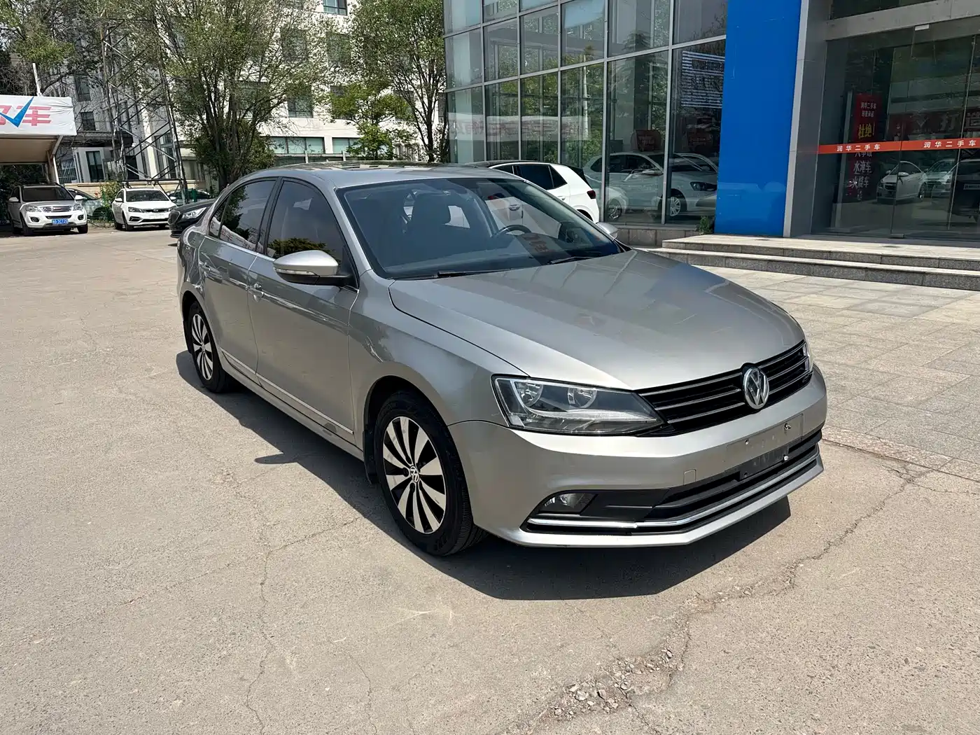 Volkswagen Sagitar 2018 1.6L Automatic Comfort фото 13