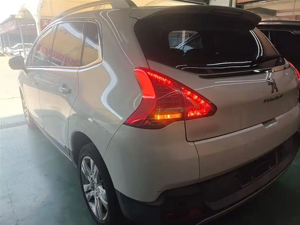 Peugeot 3008 2015 2.0L Manual Classic Edition фото 5