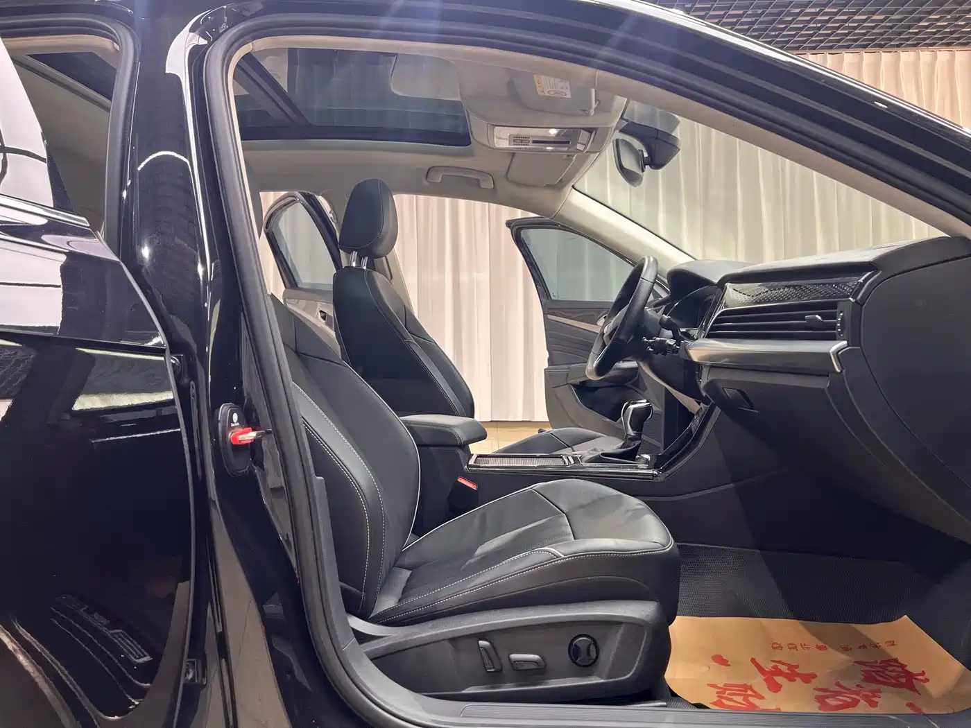 Volkswagen Passat 2022 330TSI Elite Edition фото 12