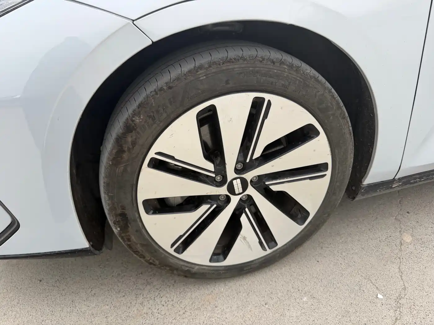 GEELY GALAXY GALAXY E8