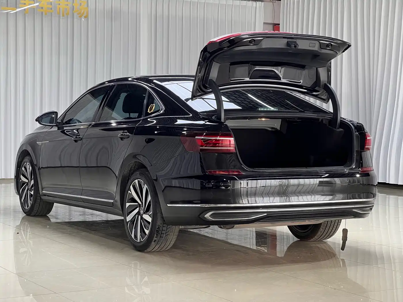 Volkswagen Passat 2022 330TSI Elite Edition фото 7