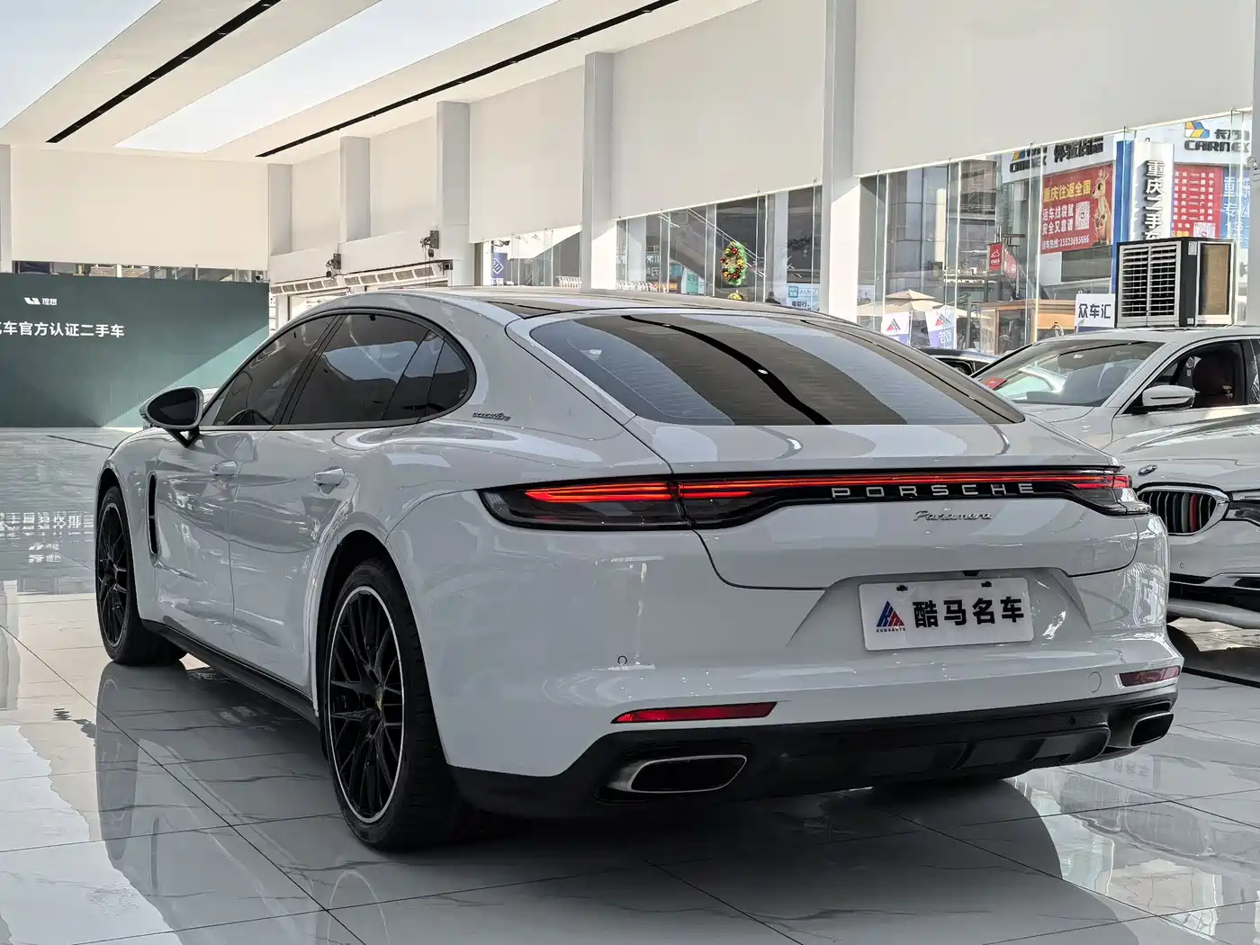 Porsche Panamera 2023 Panamera Executive Long Wheelbase Platinum Edition 2.9T фото 16