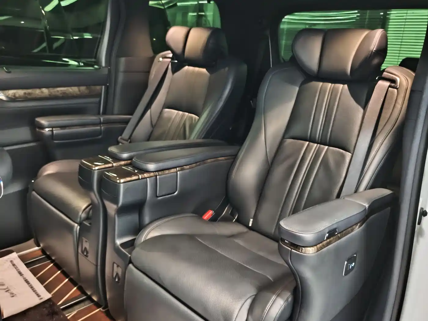 Toyota Alphard 2021 Hybrid 2.5L Ultimate фото 8